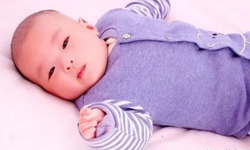 婴儿四个月开始认生了-专业婴儿四个月头还立不稳怎么回事平台-四个月宝宝认生正常吗